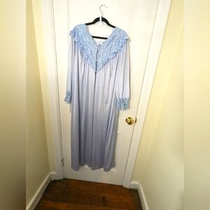 Vintage baby blue lace trimmed night robe